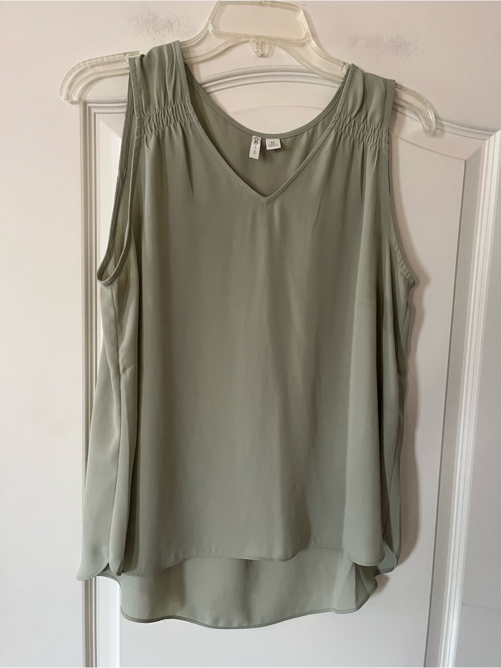 Cato Light Sage V-Neck Sleeveless lightweight Blouse Women’s size medium